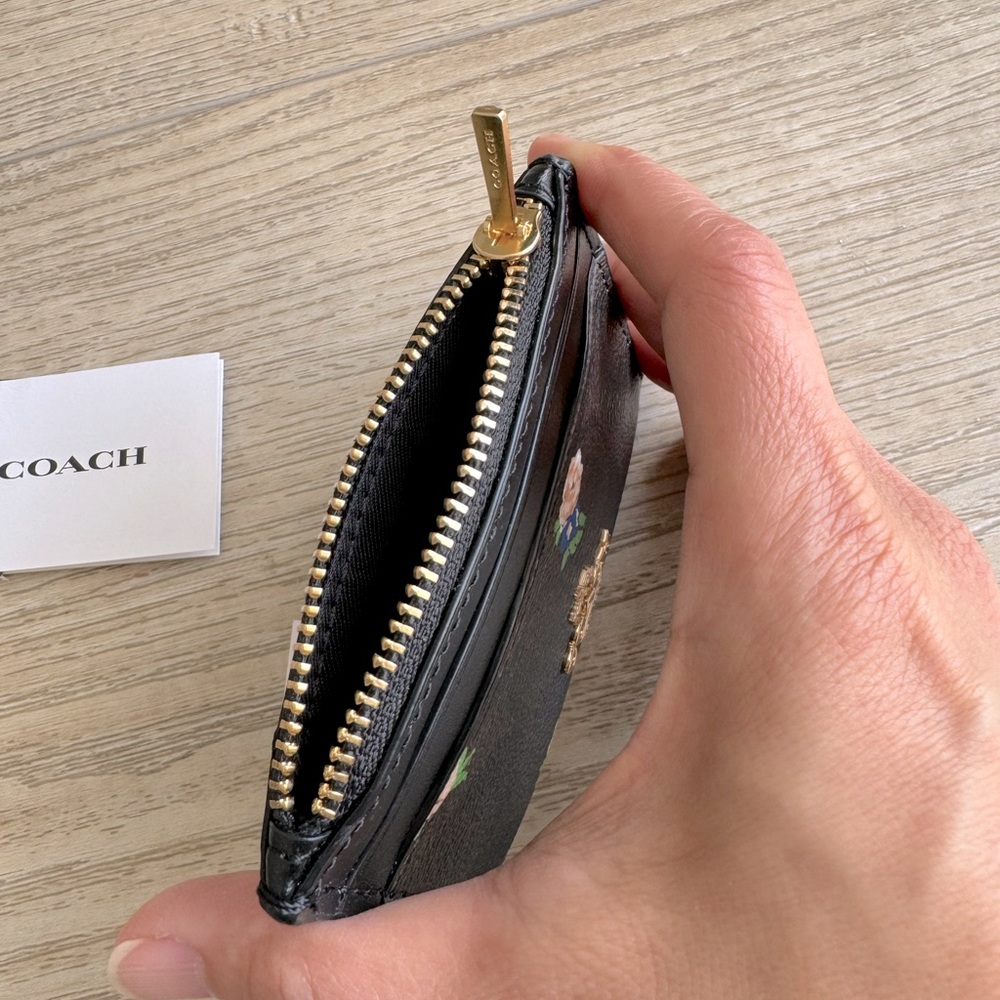 Coach Signature Floral Card Wallet - Picture 2 of 4